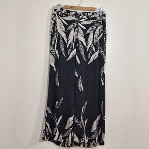 BEBE SILK Monochrome Leaf Print Wide Leg Pants